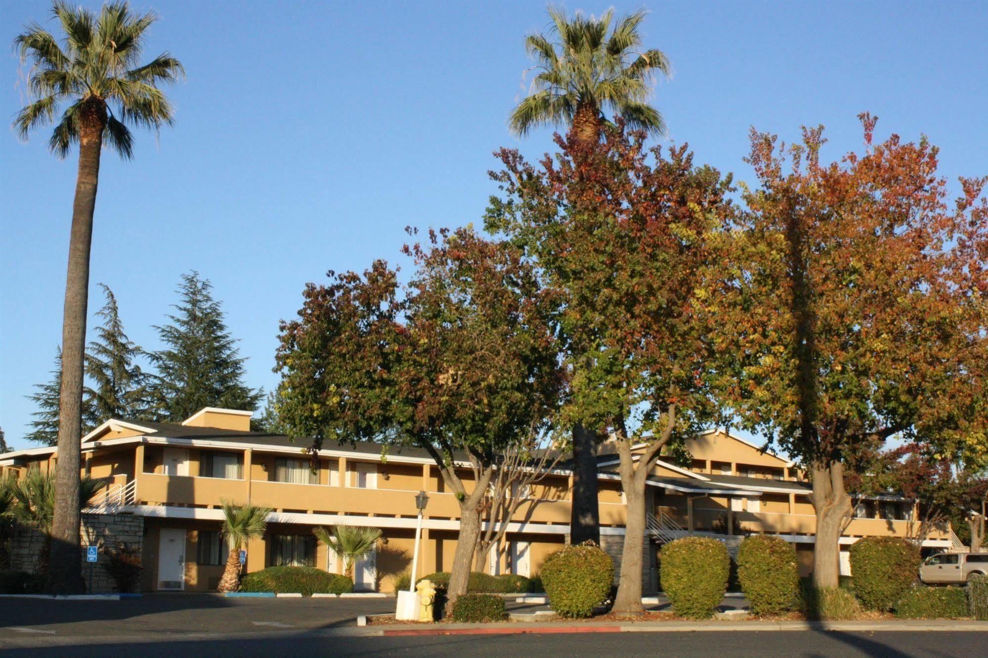 Red Roof Bonanza - Marysville Yuba City